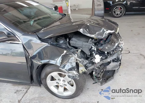 2015 Chevrolet Malibu 1Lt из США, поврежденный, VIN 1G11C5SL4FF311316